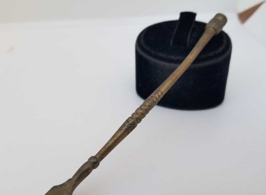 ÜZERİ ALTIN VERMEYLİ VE ÜST KISMI SİKKE FORMLU OSMANLI DÖNEMİ KALEM İŞÇİLİKLİ GÜMÜŞ ÇATAL