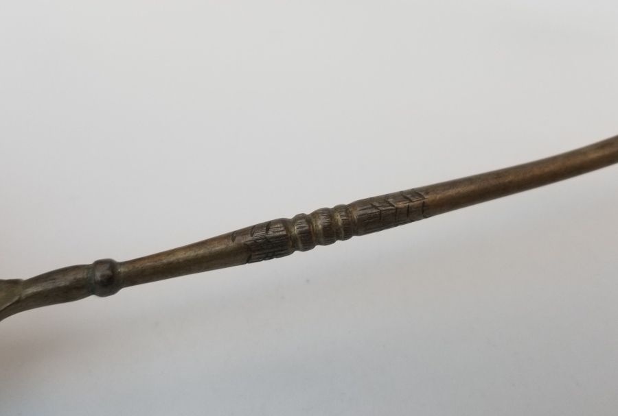 ÜZERİ ALTIN VERMEYLİ VE ÜST KISMI SİKKE FORMLU OSMANLI DÖNEMİ KALEM İŞÇİLİKLİ GÜMÜŞ ÇATAL