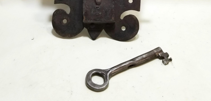 ORİJİNAL ANAHTARIYLA OSMANLI DÖNEMİ KAPI KİLİDİ