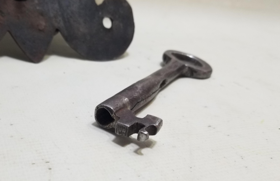 ORİJİNAL ANAHTARIYLA OSMANLI DÖNEMİ KAPI KİLİDİ