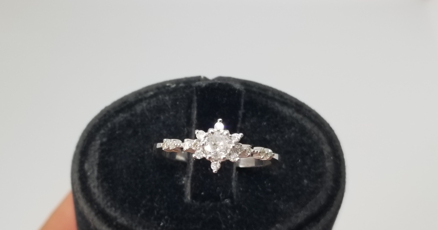 YILDIZ FORMLU PIRLANTA TAŞLI TEKTAŞ YÜZÜK