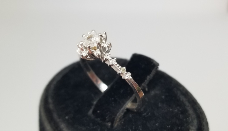 YILDIZ FORMLU PIRLANTA TAŞLI TEKTAŞ YÜZÜK