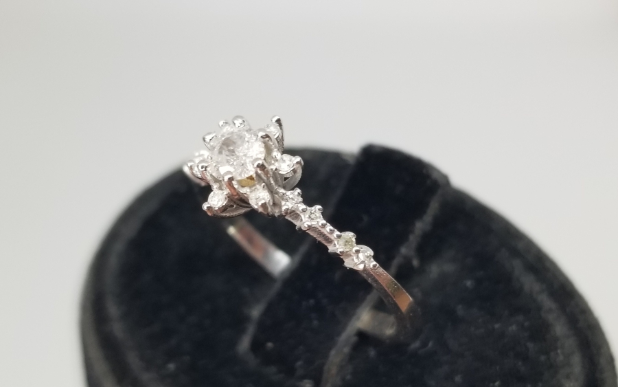 YILDIZ FORMLU PIRLANTA TAŞLI TEKTAŞ YÜZÜK