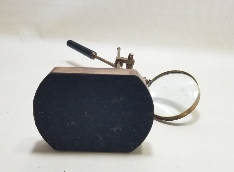 ANTİKA AYAKLI SAHAF BÜYÜTECİ