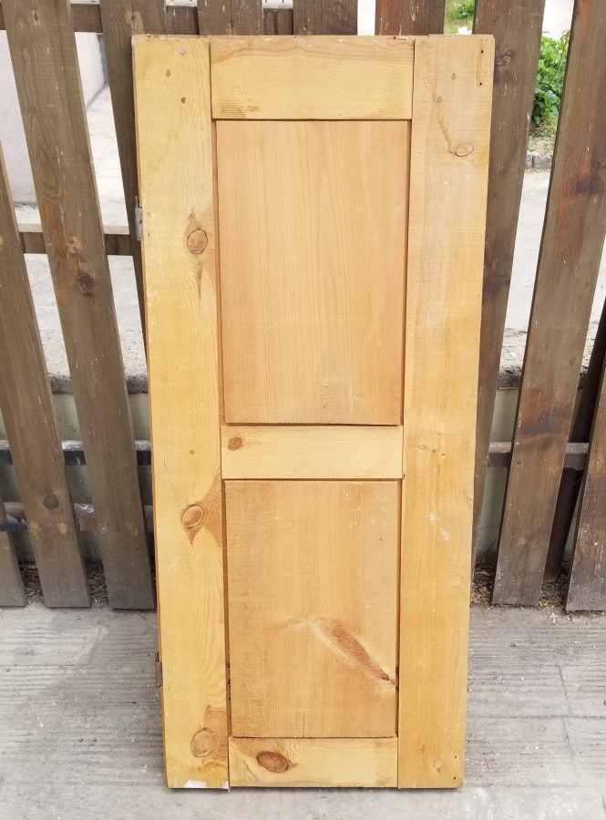 ÜZERİ İŞLEMELİ ANTİKA AHŞAP KAPI PARÇASI