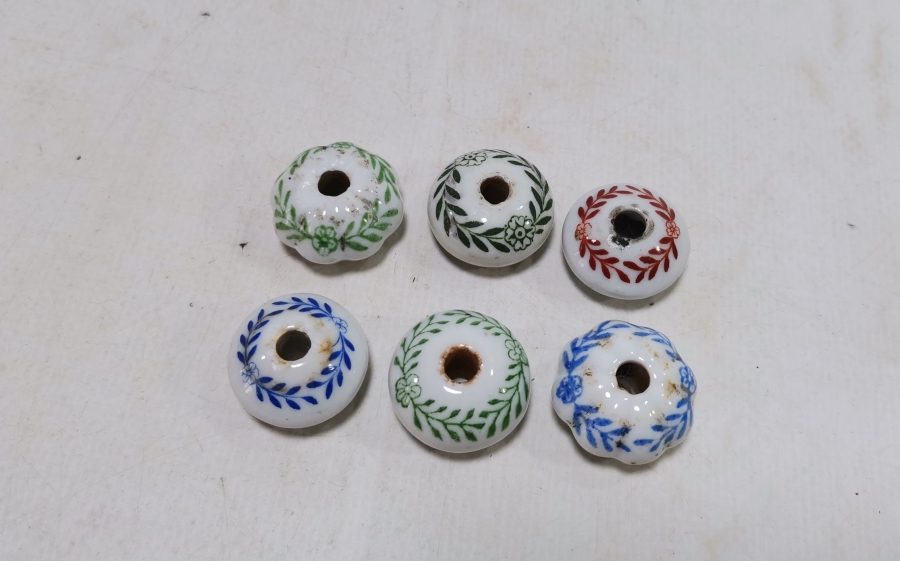 ÜZERLERİ İŞLEMELİ OSMANLI DÖNEMİ PORSELEN ÇEKMECE KULPLARI LOTU