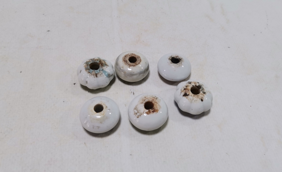 ÜZERLERİ İŞLEMELİ OSMANLI DÖNEMİ PORSELEN ÇEKMECE KULPLARI LOTU