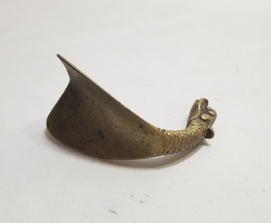 HAYVAN BAŞI FORMUNDA YAPILMIŞ ANTİKA KERATA - AYAKKABI ÇEKECEĞİ