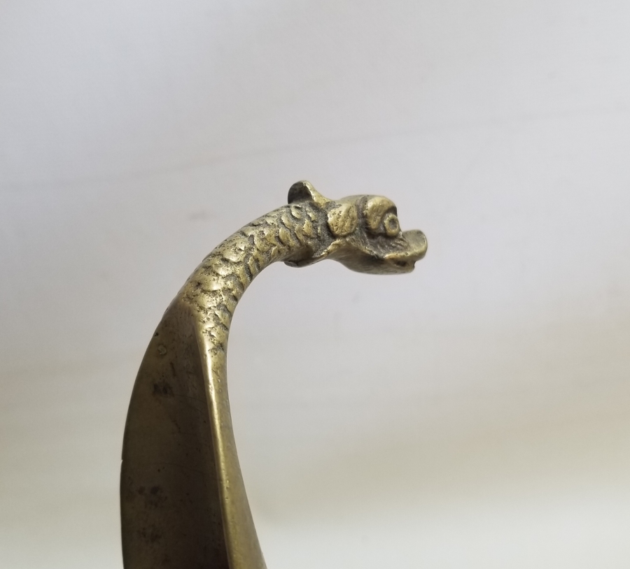 HAYVAN BAŞI FORMUNDA YAPILMIŞ ANTİKA KERATA - AYAKKABI ÇEKECEĞİ