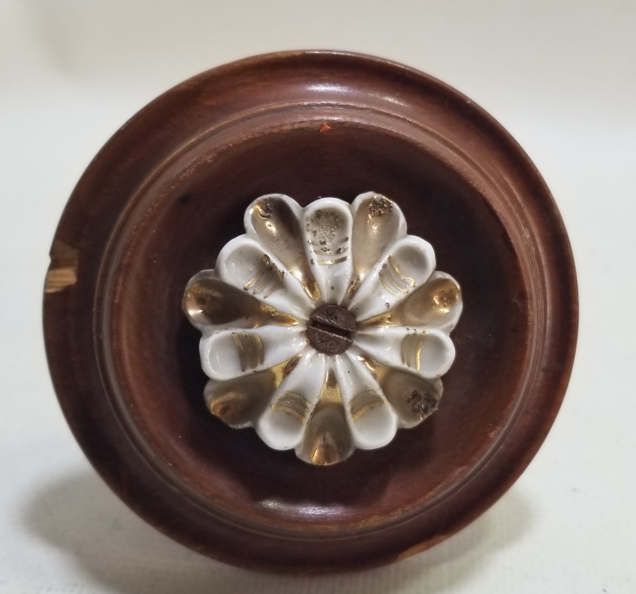 AHŞAP ÜZERİ ALTIN VERMEYLİ PORSELEN APLİKLİ OSMANLI DÖNEMİ NADİR KAPI KOLU