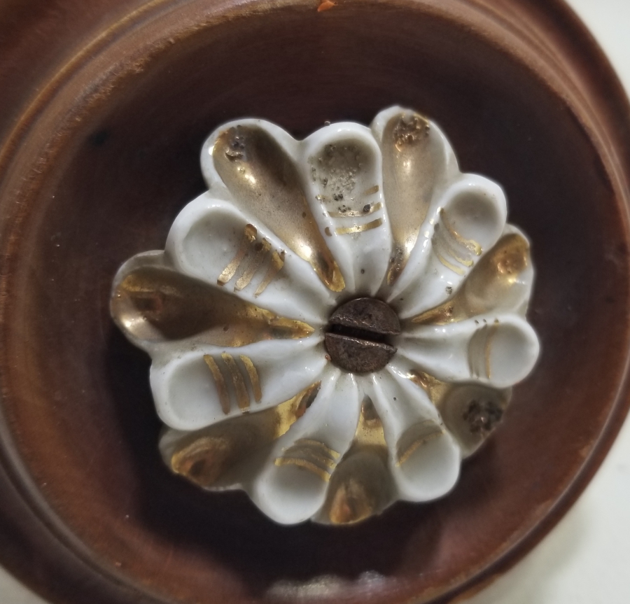 AHŞAP ÜZERİ ALTIN VERMEYLİ PORSELEN APLİKLİ OSMANLI DÖNEMİ NADİR KAPI KOLU