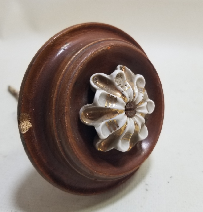 AHŞAP ÜZERİ ALTIN VERMEYLİ PORSELEN APLİKLİ OSMANLI DÖNEMİ NADİR KAPI KOLU