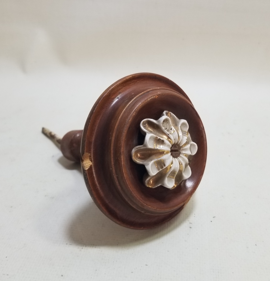 AHŞAP ÜZERİ ALTIN VERMEYLİ PORSELEN APLİKLİ OSMANLI DÖNEMİ NADİR KAPI KOLU