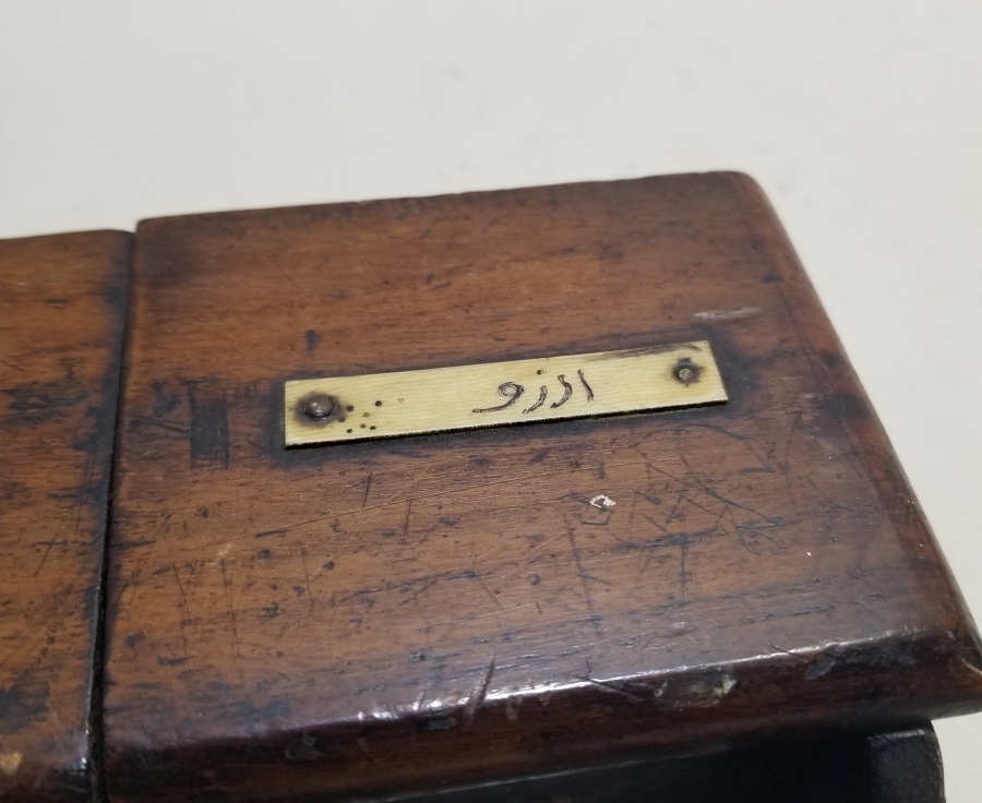 ÜZERİ OSMANLICA YAZILI VE FİLDİŞİ APLİKLİ OSMANLI DÖNEMİ YAZI TAKIMI