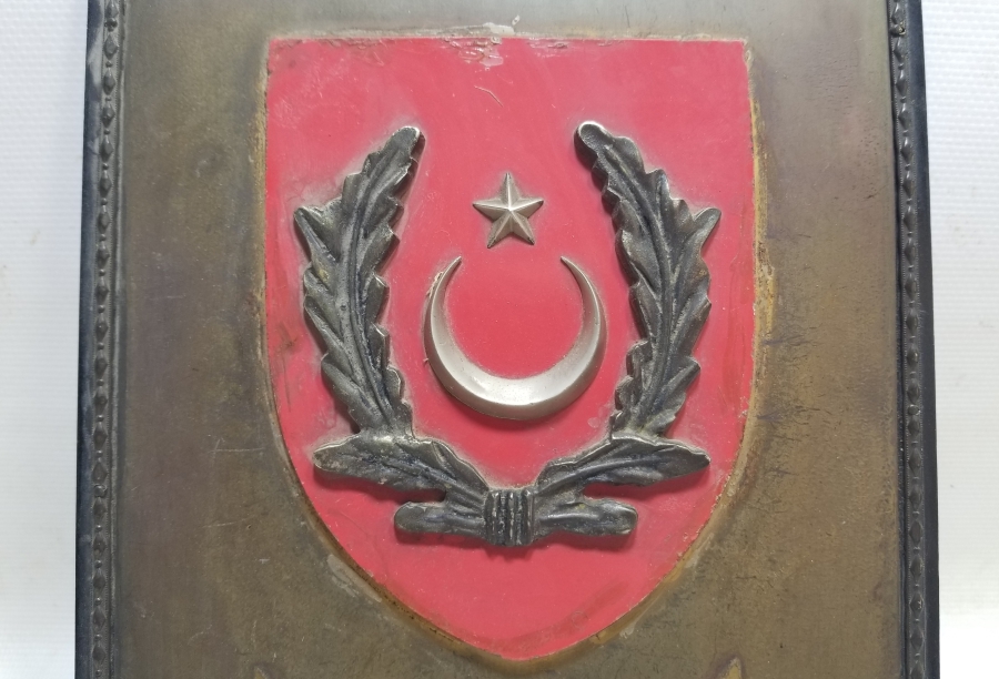 ÜZERİ KABARTMA İŞÇİLİKLİ KORE SAVAŞI DÖNEMİ ASKERİ ŞİLT