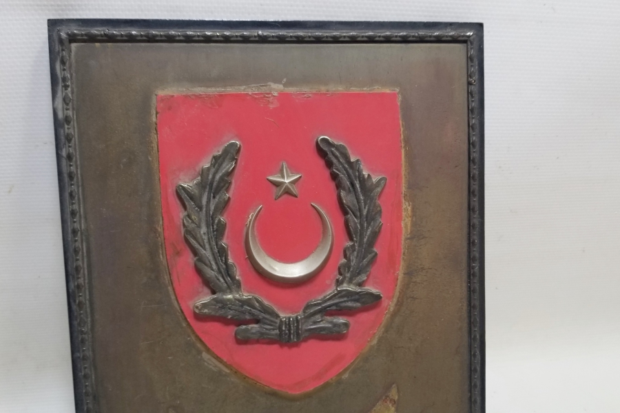 ÜZERİ KABARTMA İŞÇİLİKLİ KORE SAVAŞI DÖNEMİ ASKERİ ŞİLT