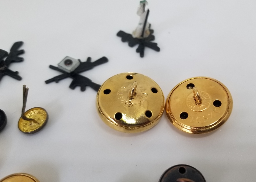 ANTİKA ASKERİ DÜĞME VE ROZET LOTU