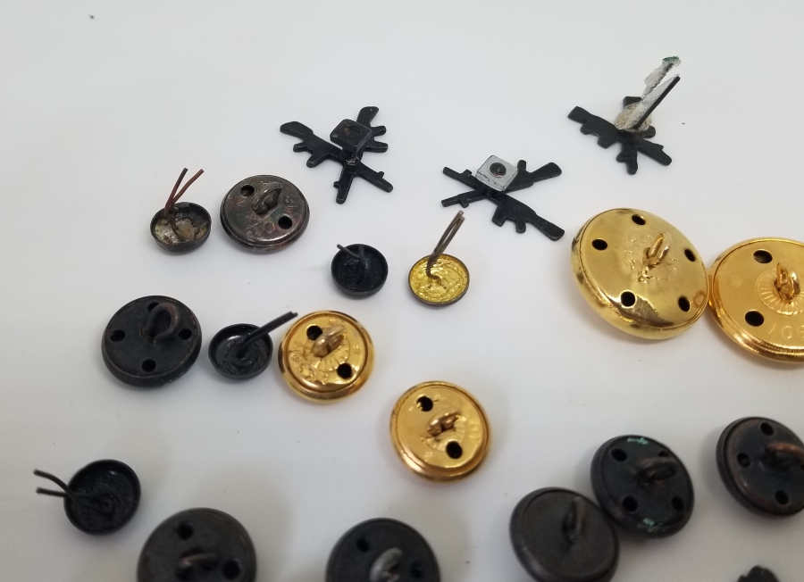 ANTİKA ASKERİ DÜĞME VE ROZET LOTU