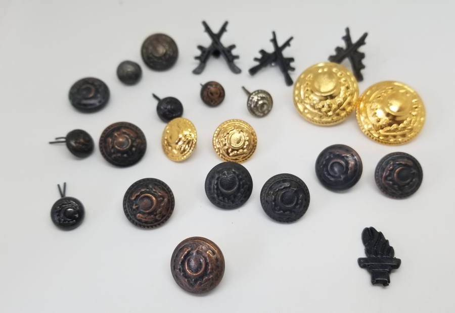 ANTİKA ASKERİ DÜĞME VE ROZET LOTU
