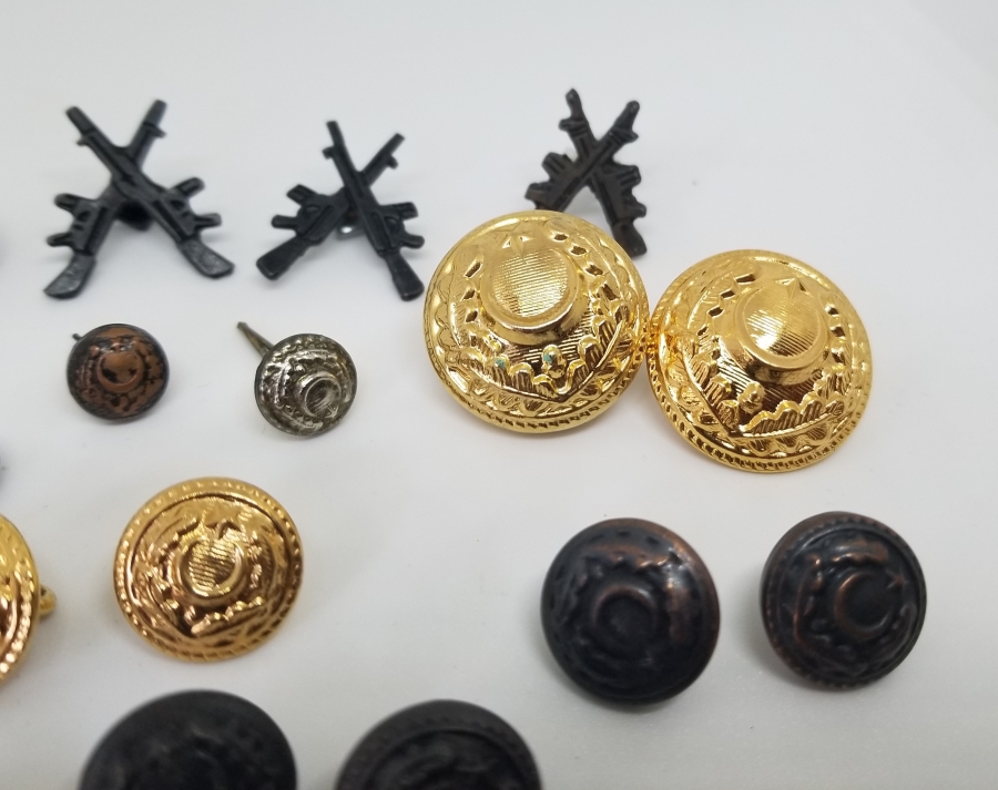 ANTİKA ASKERİ DÜĞME VE ROZET LOTU