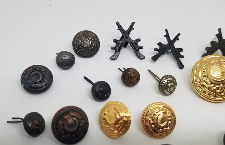 ANTİKA ASKERİ DÜĞME VE ROZET LOTU