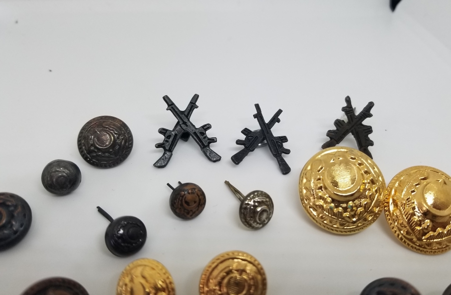 ANTİKA ASKERİ DÜĞME VE ROZET LOTU