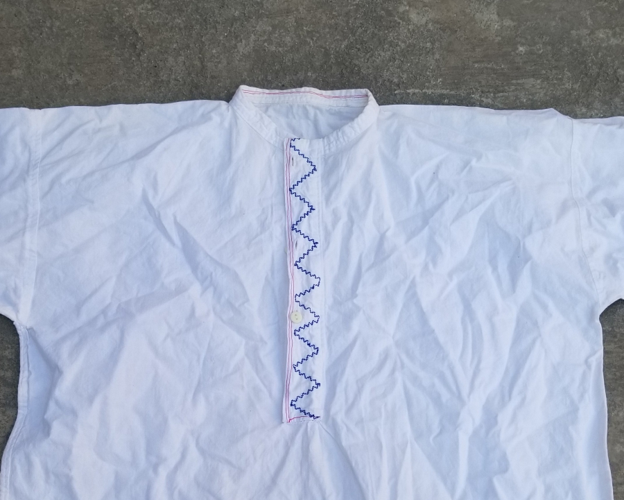 YAKASI VE KOLLARI İŞLEMELİ ANTİKA DAMAT GÖĞNEĞİ