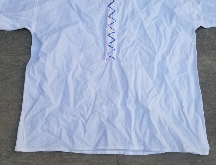 YAKASI VE KOLLARI İŞLEMELİ ANTİKA DAMAT GÖĞNEĞİ