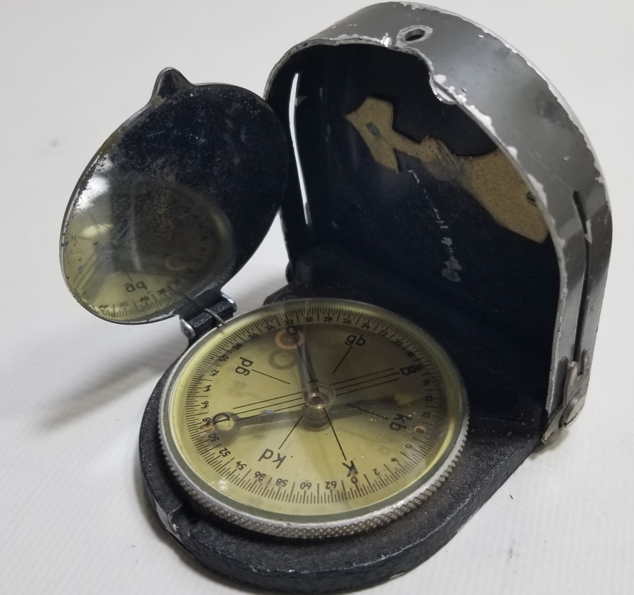 ORİJİNAL DERİ KILIFINDA ANTİKA ASKERİ PUSULA