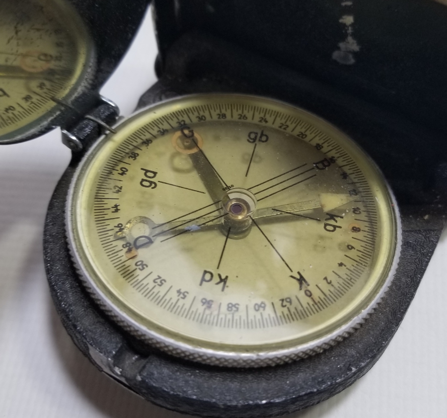 ORİJİNAL DERİ KILIFINDA ANTİKA ASKERİ PUSULA