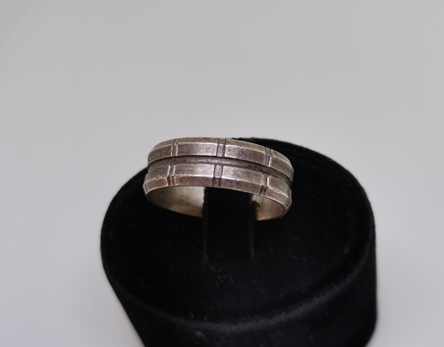 KABARTMA İŞÇİLİKLİ GÜMÜŞ ALYANS YÜZÜK