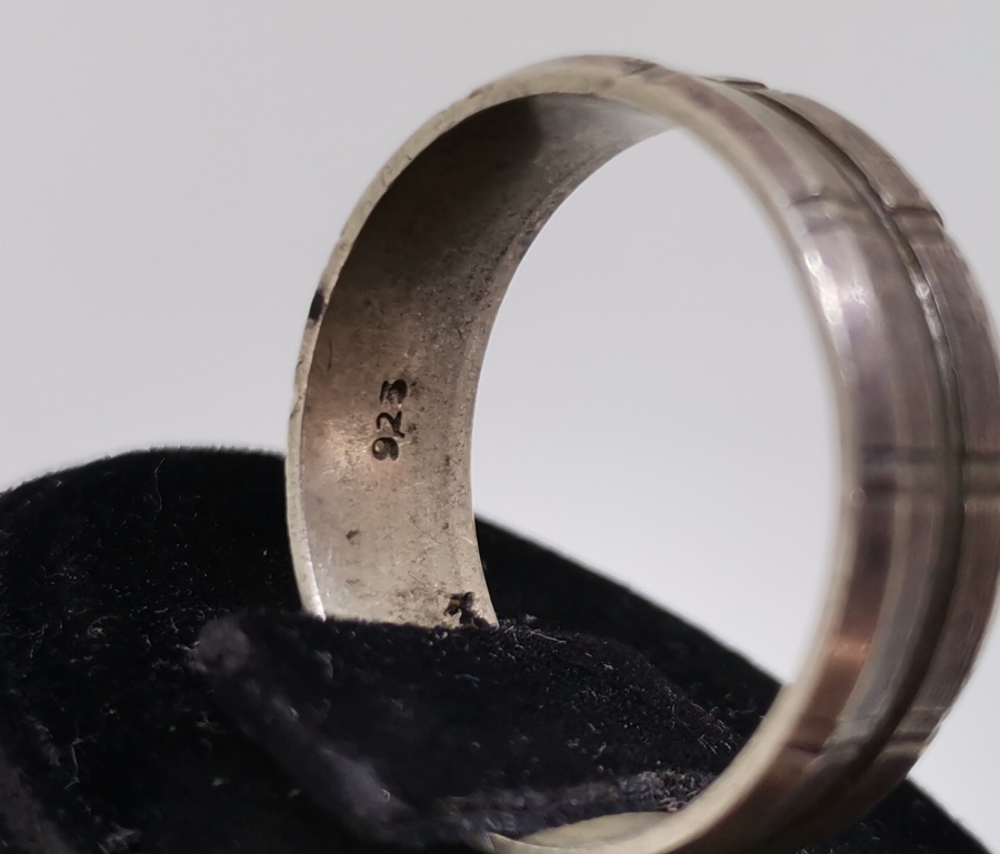 KABARTMA İŞÇİLİKLİ GÜMÜŞ ALYANS YÜZÜK