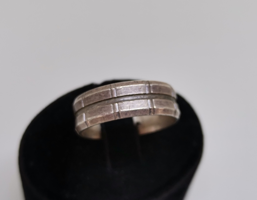 KABARTMA İŞÇİLİKLİ GÜMÜŞ ALYANS YÜZÜK