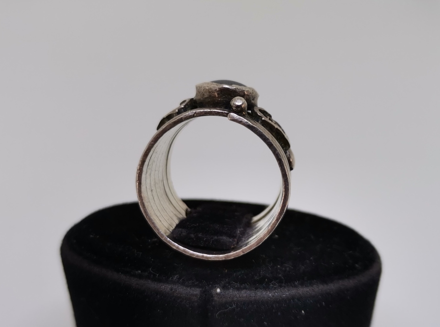 KABARTMA İŞÇİLİKLİ ÖZEL YAPIM DOĞAL TAŞLI GÜMÜŞ YÜZÜK