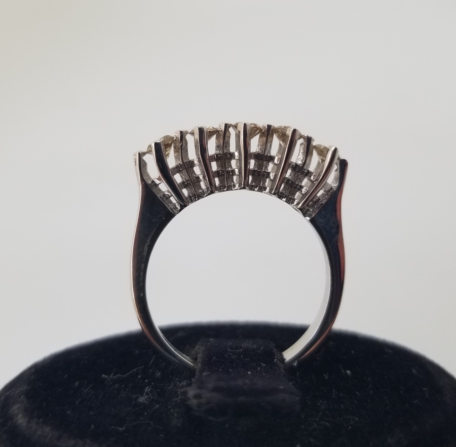 BEŞTAŞ MODEL PIRLANTA TAŞLI YÜZÜK