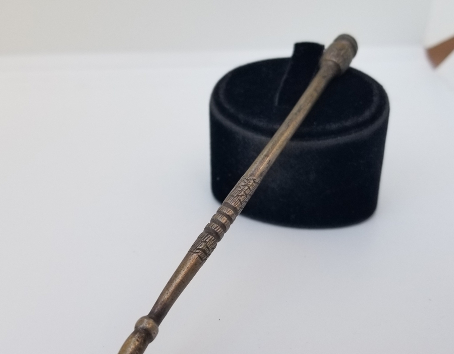 ÜZERİ ALTIN VERMEYLİ VE ÜST KISMI SİKKE FORMLU OSMANLI DÖNEMİ KALEM İŞÇİLİKLİ GÜMÜŞ ÇATAL