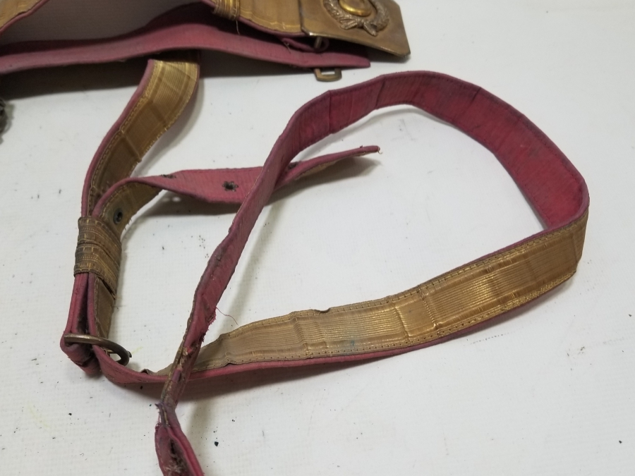 CUMHURİYET BAŞLARI NADİR TİPTE ALTIN SIRMALI SUBAY KEMERİ