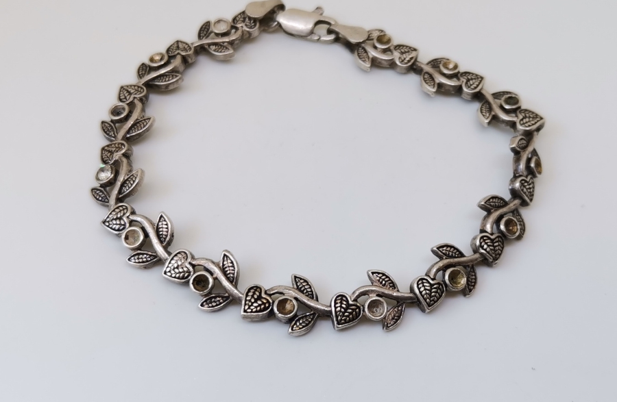 KABARTMA İŞÇİLİKLİ GÜMÜŞ BİLEKLİK