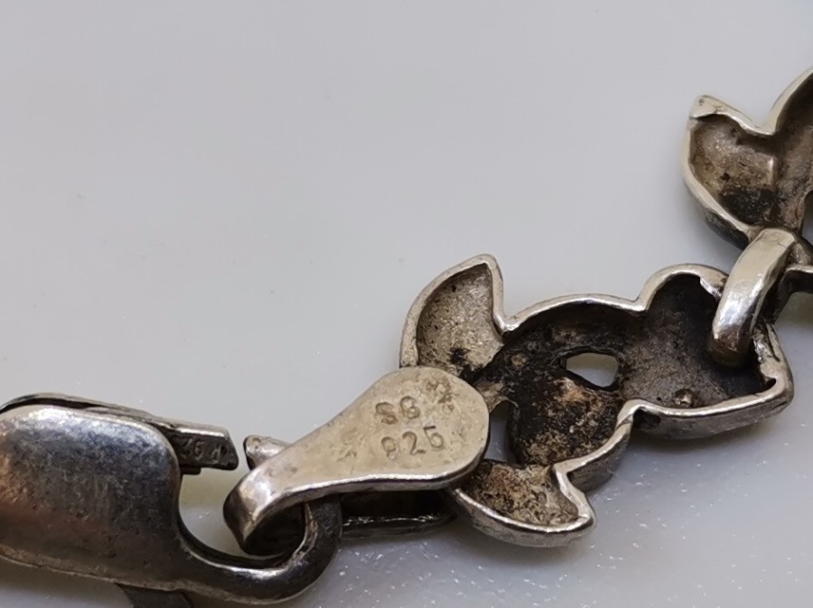 KABARTMA İŞÇİLİKLİ GÜMÜŞ BİLEKLİK