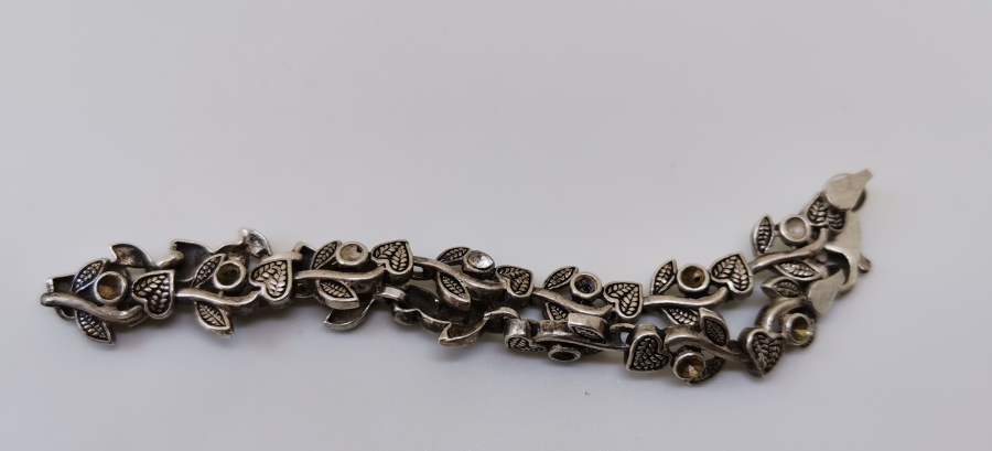 KABARTMA İŞÇİLİKLİ GÜMÜŞ BİLEKLİK