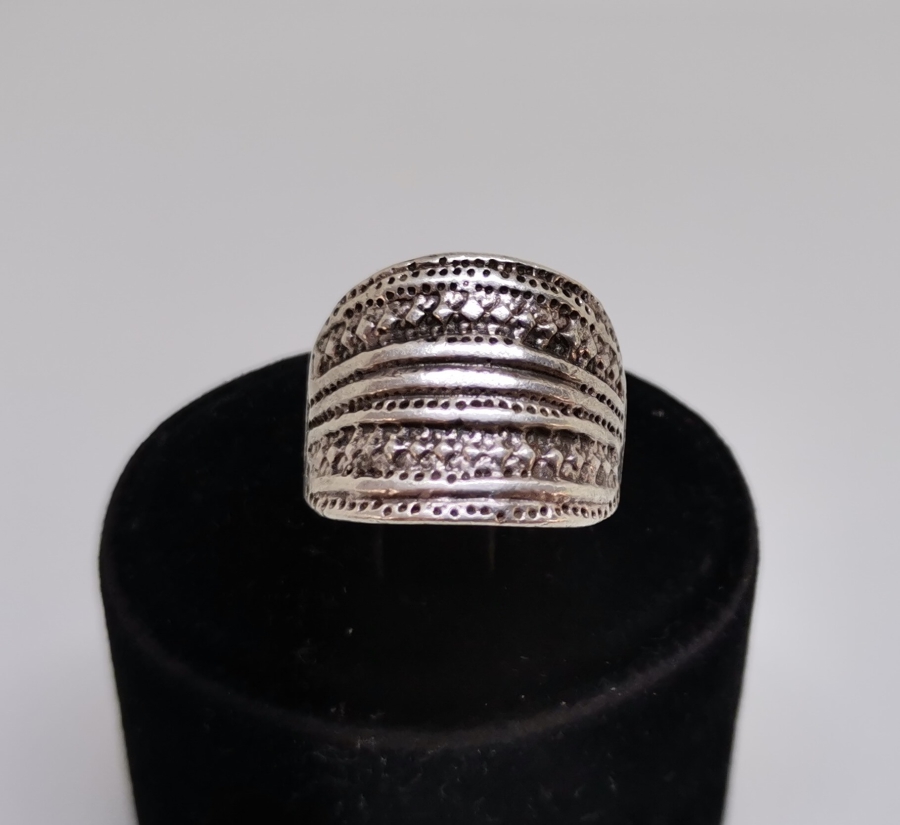 KABARTMA İŞÇİLİKLİ GÜMÜŞ YÜZÜK