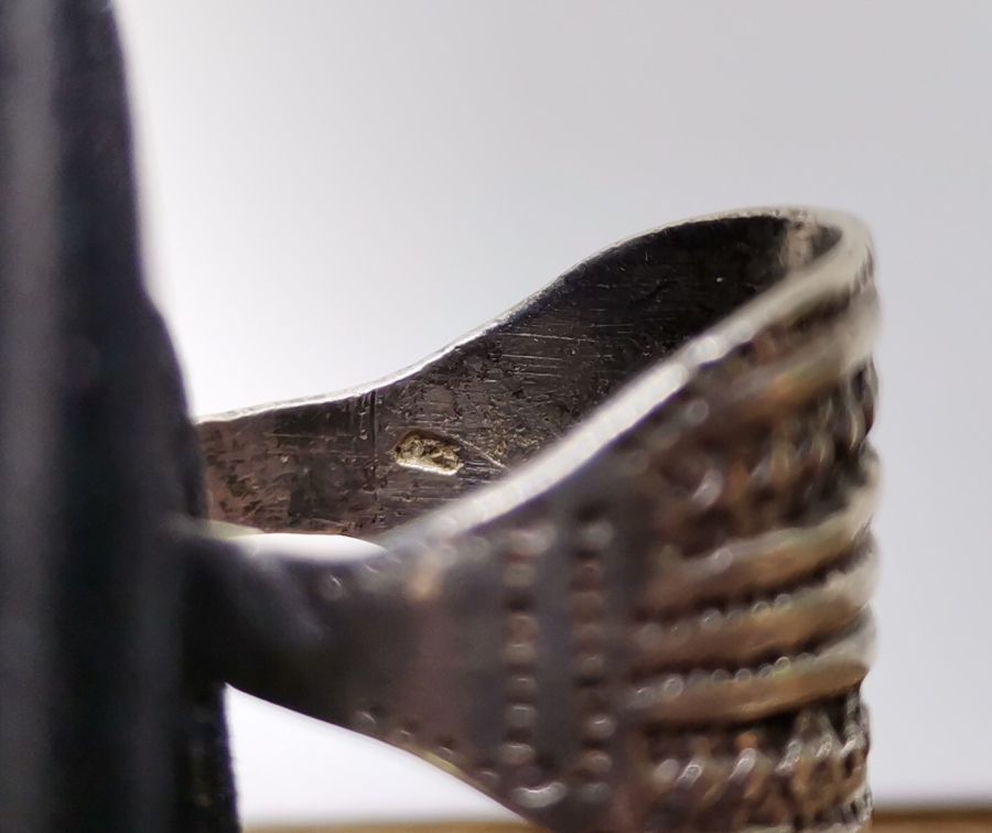 KABARTMA İŞÇİLİKLİ GÜMÜŞ YÜZÜK