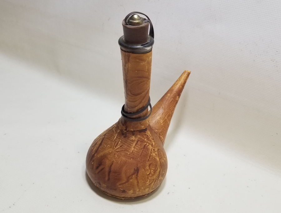 EL YAPIMI ANTİKA DERİ İÇKİ ŞİŞESİ