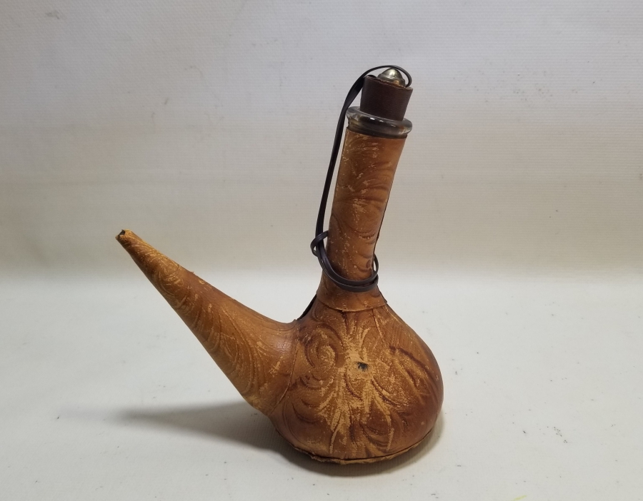 EL YAPIMI ANTİKA DERİ İÇKİ ŞİŞESİ