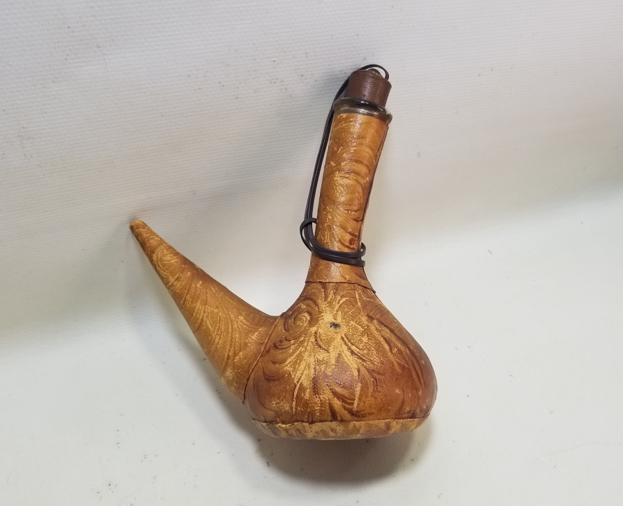 EL YAPIMI ANTİKA DERİ İÇKİ ŞİŞESİ