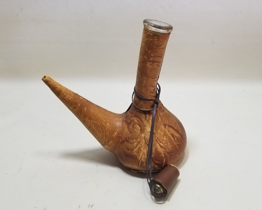 EL YAPIMI ANTİKA DERİ İÇKİ ŞİŞESİ