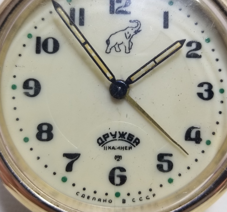 ÜZERİ RUSÇA YAZILI ANTİKA RUS KURMALI MASA SAATİ