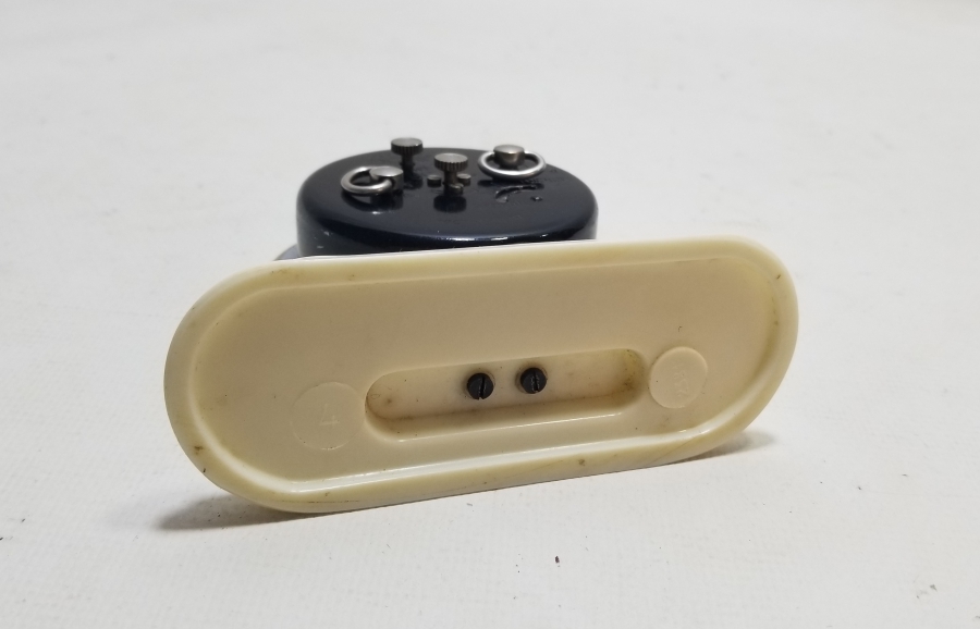 ÜZERİ RUSÇA YAZILI ANTİKA RUS KURMALI MASA SAATİ