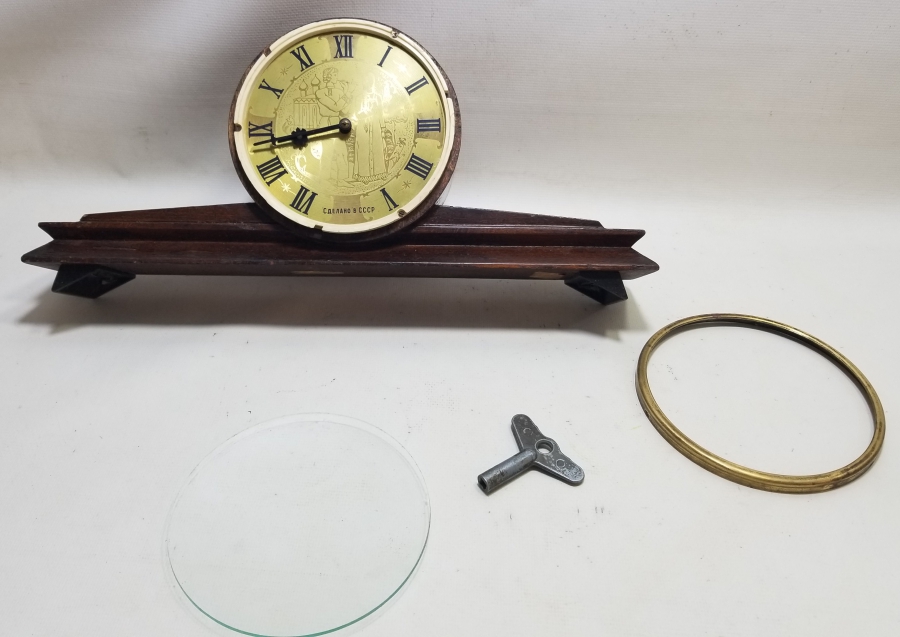 ORİJİNAL ANAHTARIYLA ANTİKA KURMALI RUS ŞÖMİNE SAATİ