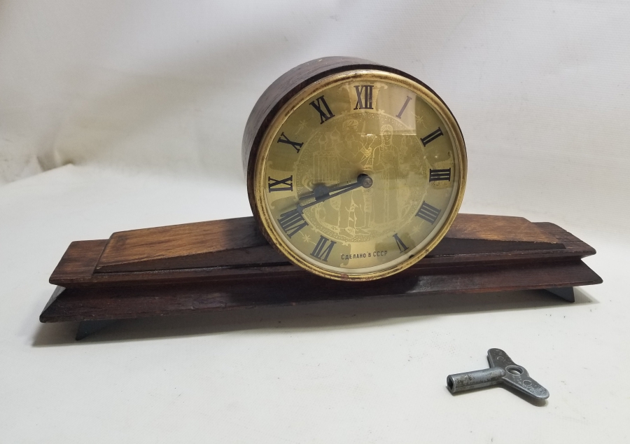 ORİJİNAL ANAHTARIYLA ANTİKA KURMALI RUS ŞÖMİNE SAATİ